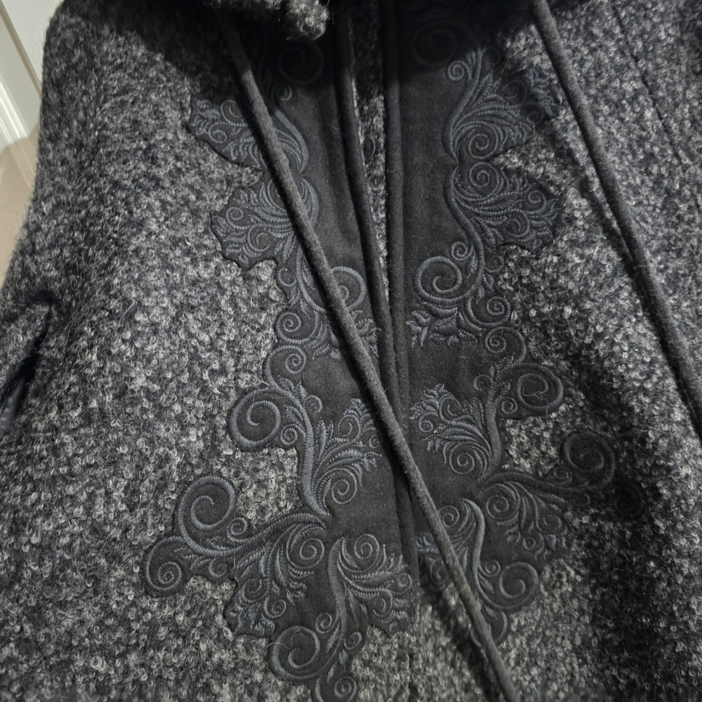 Vintage Artka Crazy In Life Grey Hooded Embroidered Cape Cloak Poncho Coat - Picture 4 of 11